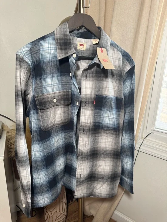 NWT Levi's Men's Blue Plaid Button-Down Shirt | Medium - Picture 2 of 7